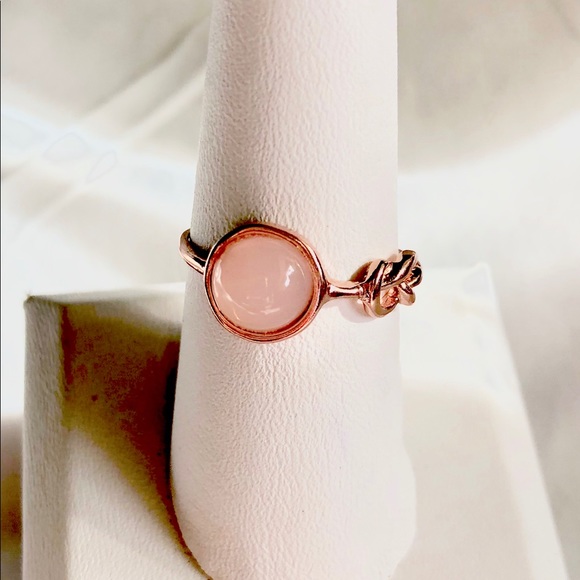 Rose Quartz 18k Gold Knotted Ring - Picture 8 of 9